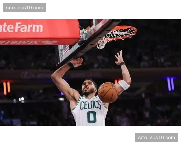 凯尔特人残阵三分轰炸战术 单节九记三分完成逆转