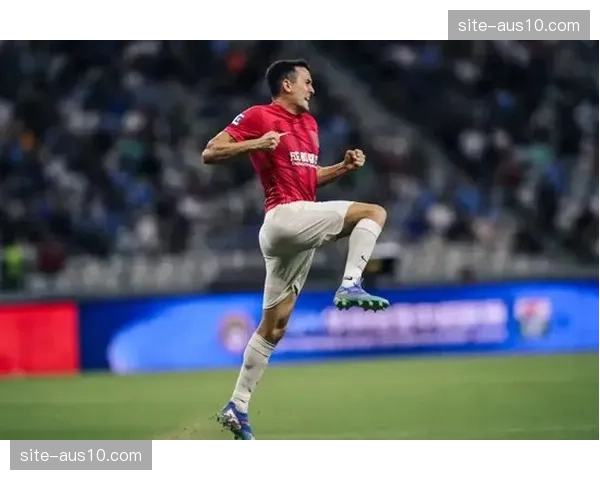 阿洛伊西茹萨解放罗慕洛 蓉城双后腰体系重塑中场攻防平衡